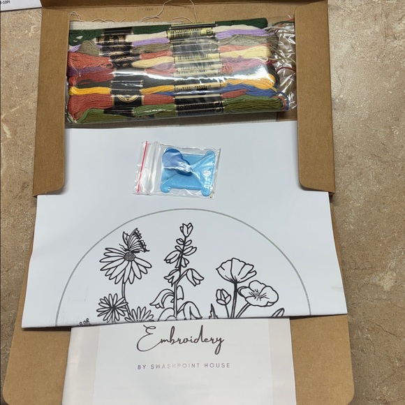 two complete needlepoint kits - Picture 4 of 4